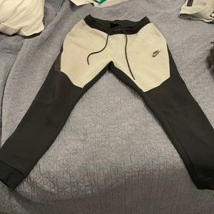 Black and gray Nike sweat pant joggers